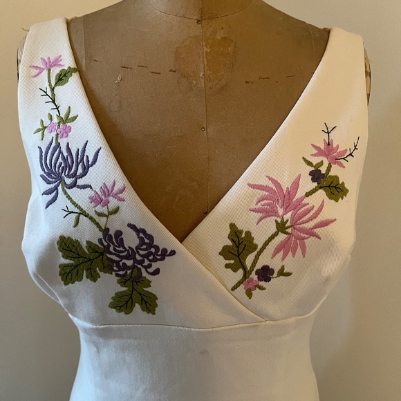 Stunning Embroidered Stretch Twill Summer/Cruise/Holiday Dress - Picture 2 of 4
